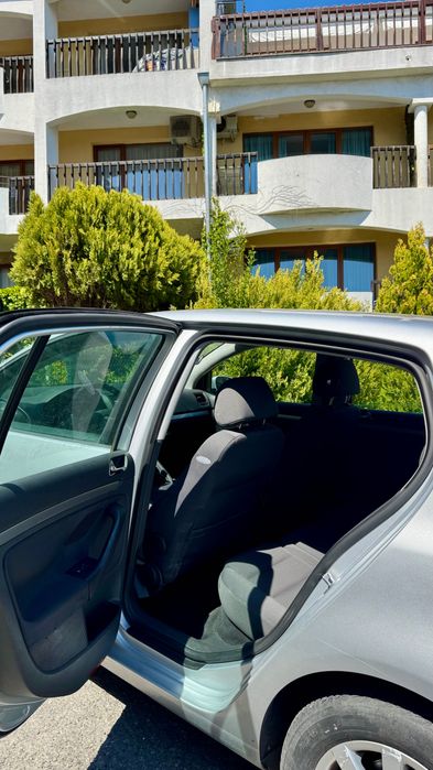 Продавам Volkswagen Golf 5