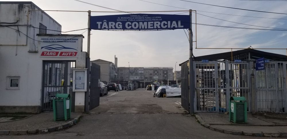 PROPRIETAR Vand apartament in ZONA TARG SEVERIN decomandat 2 camere