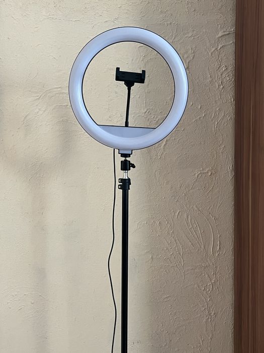 Лампа с кранштейном под телефон