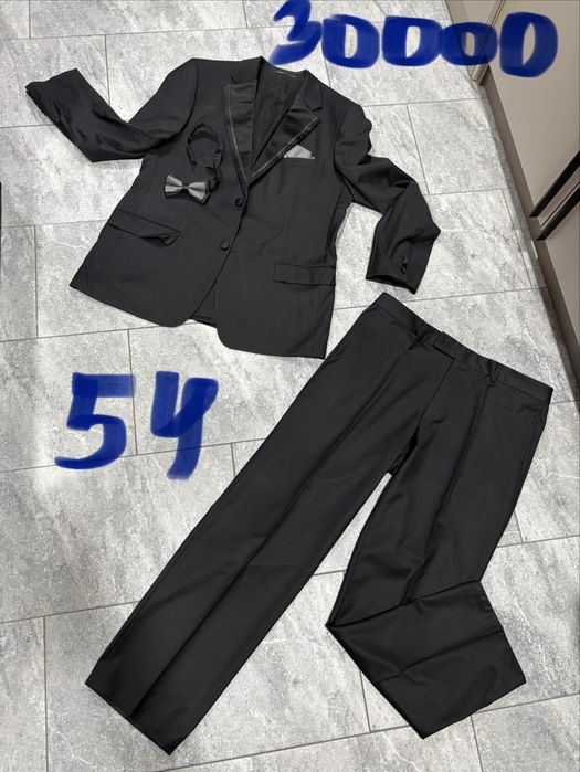 Продам мужские костюмы