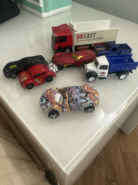 Продам игрушки машинки металлические