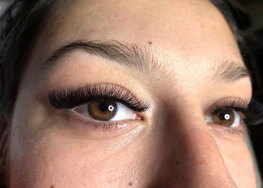 extensii gene fir cu fir și stilizare sprancene