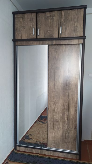 Шкаф купе с антресолями.