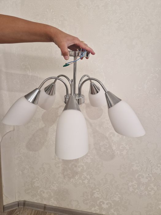 Продам 2 люстры в хорошем состоянии