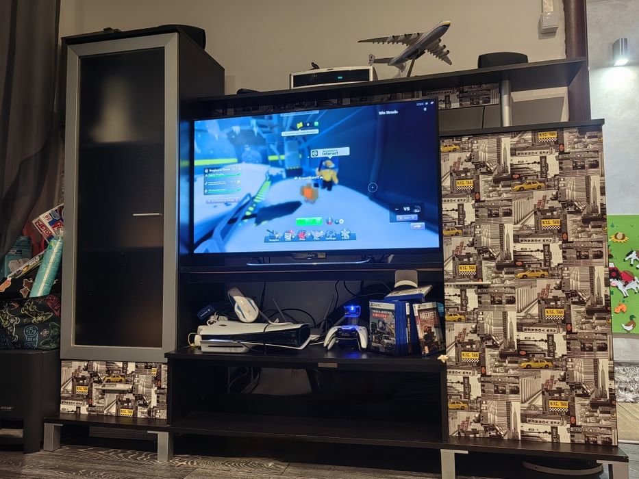 Секция/ТВ шкаф  с много място за съхранение