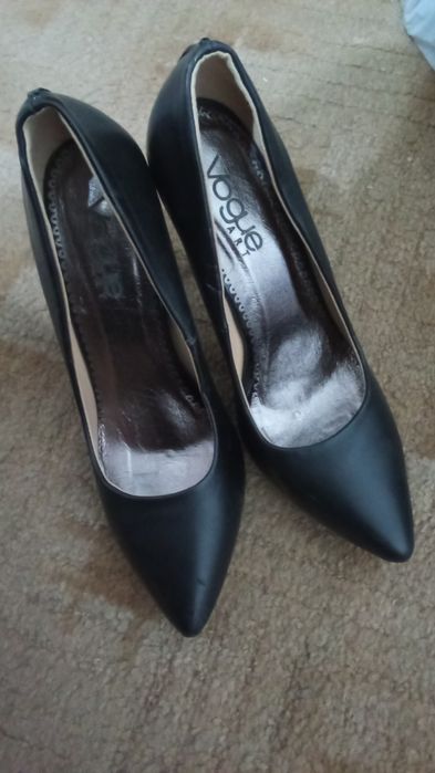 Туфли лодочки под Лабутен.