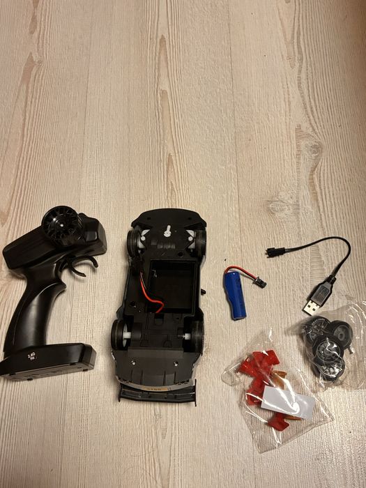 Vand masina pe telecomanda