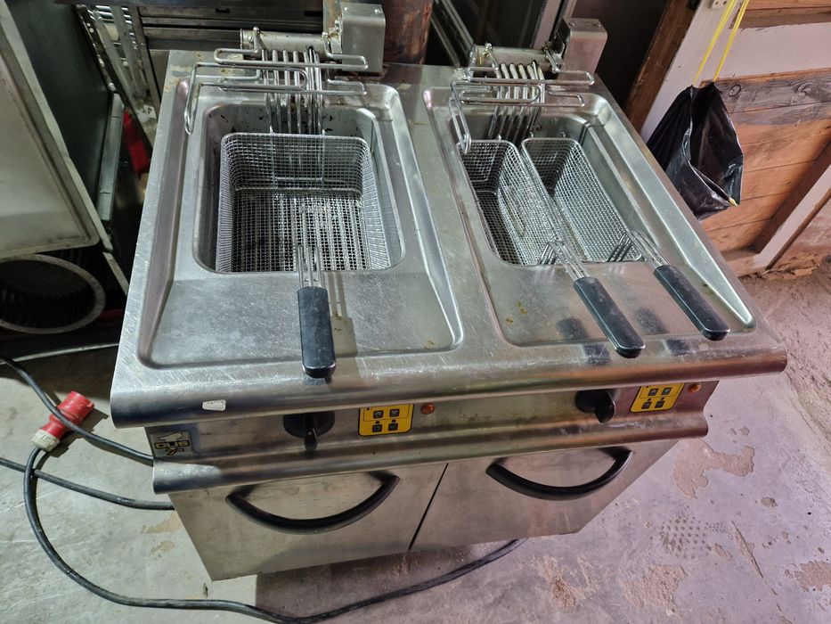 Friteuza dubla de.putere 2 cuve, electrica sau gaz