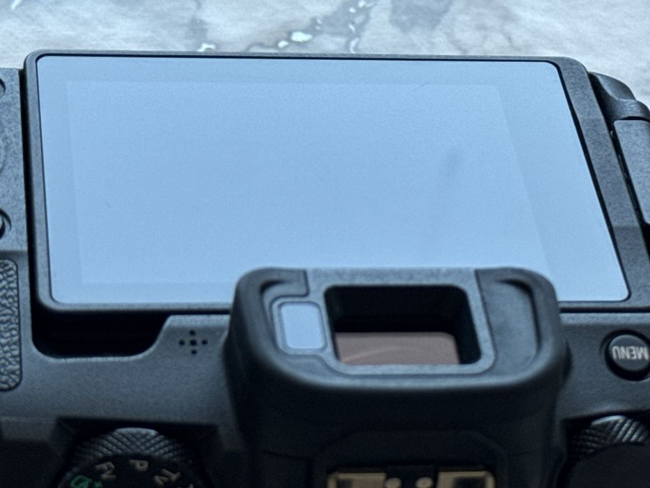 Canon EOS RP (Body) Ca Nou + 7 Luni Garanție eMAG + 2 Baterii Originale