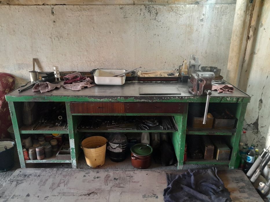 Стол верстак с тисками