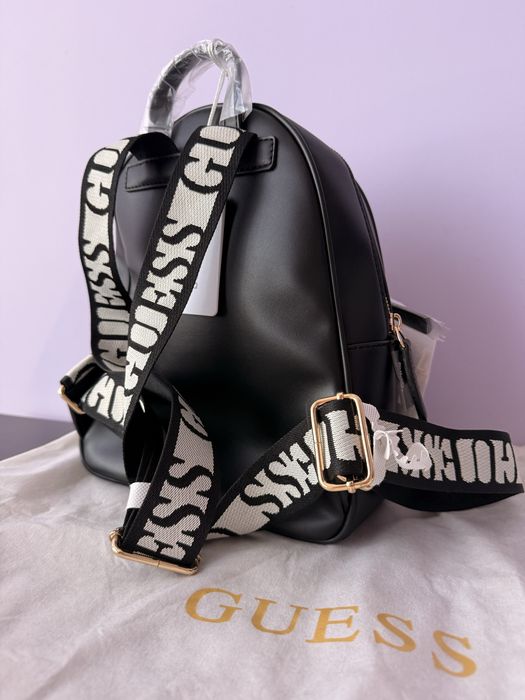 Оригинална чанта Guess