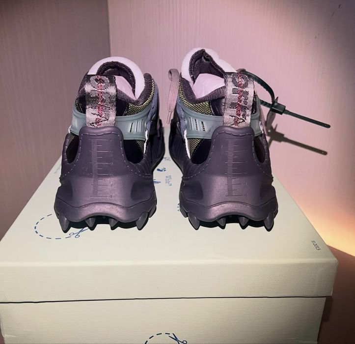 Adidasi off white odsy 1000