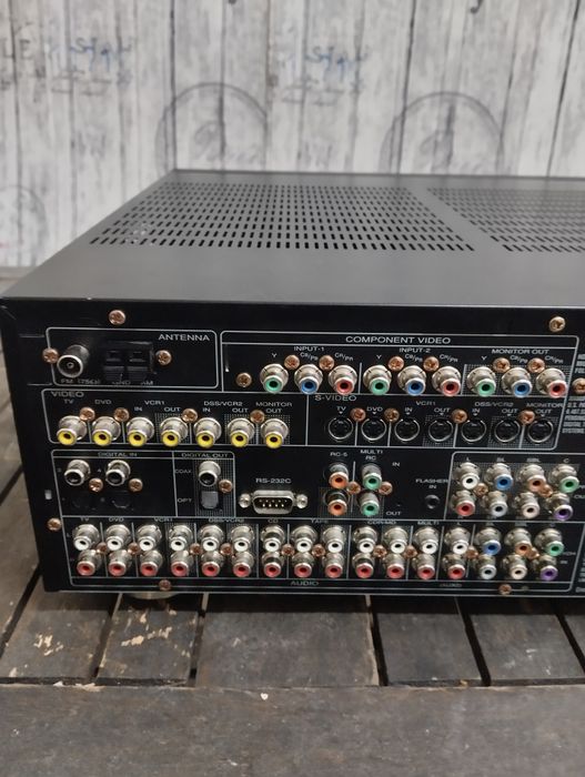 Продавам усилвател marantz zr6001