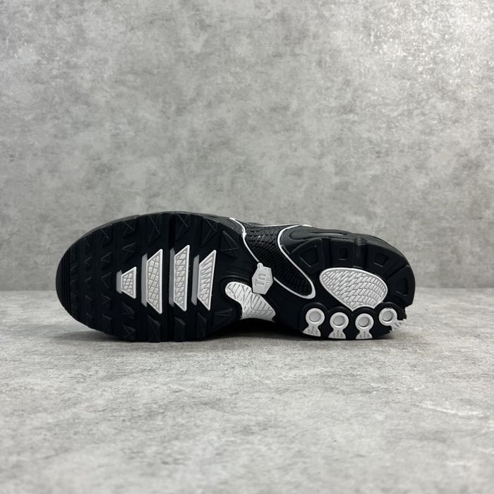 Nike Air Max Plus DRIFT Black/White- 40/41