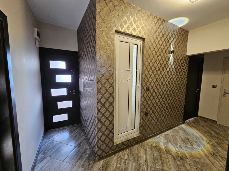 Давам под наем тристаен необзаведен 60кв.м.  ул. Царевец