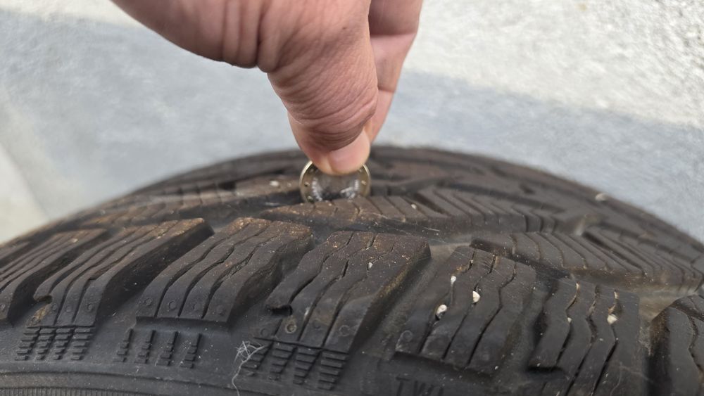 Гуми 245/40 R18.