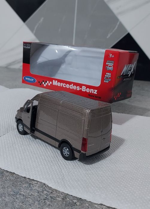 Macheta Mercedes Benz Sprinter Van+motoras-Welly  1/34-masinuța,dubița