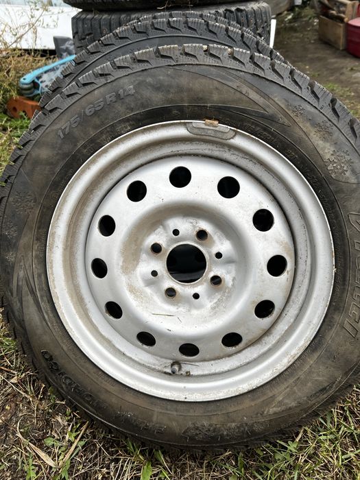 Зимние шины с дисками 175/65 R14