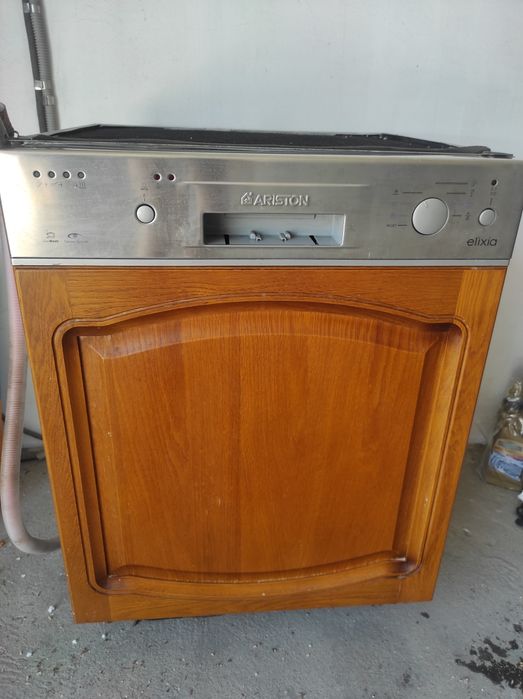 Продам посудомоечную машину