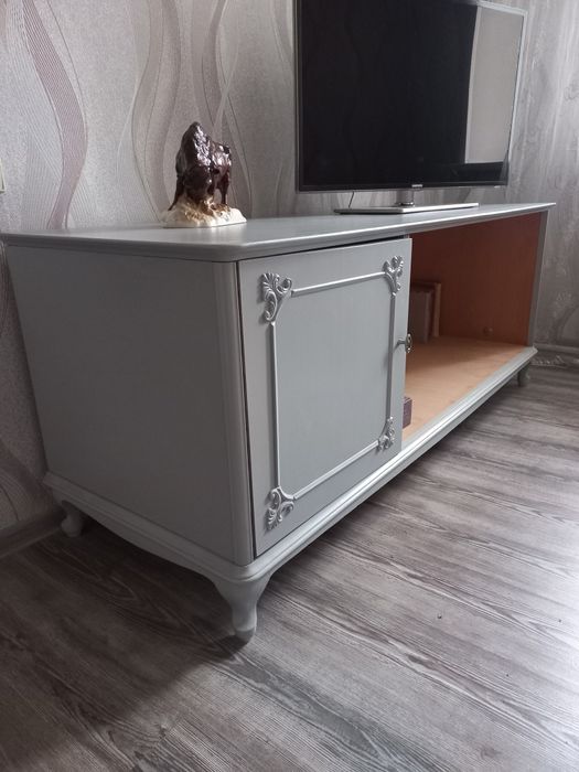 Продам тумбочку под телевизор