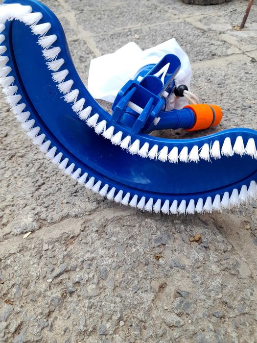 Вакуумна глава за почистване на басейни