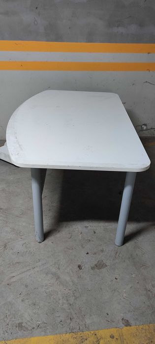 Офис маса , бюро.