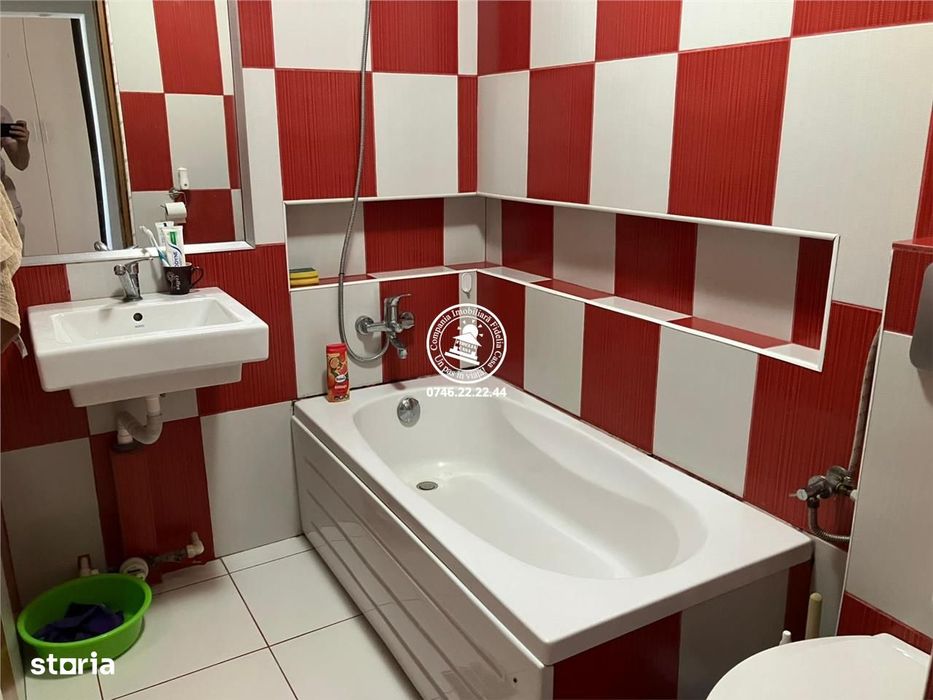 Apartament 3 camere  de vanzare  Podu Ros,