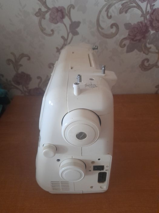 Продам швейную машинку