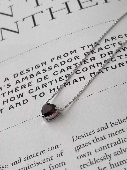 Золотая подвеска с гранатом