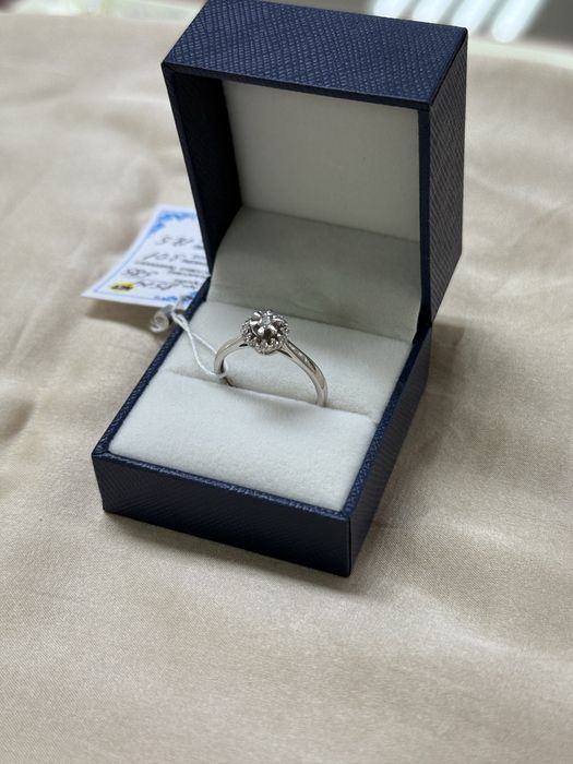 Белое Золотое кольцо с бриллантами