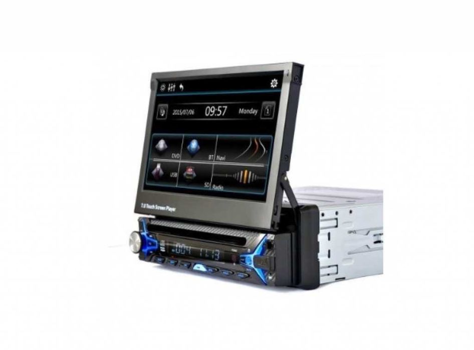 Универсална автомобилна мултимедийна система