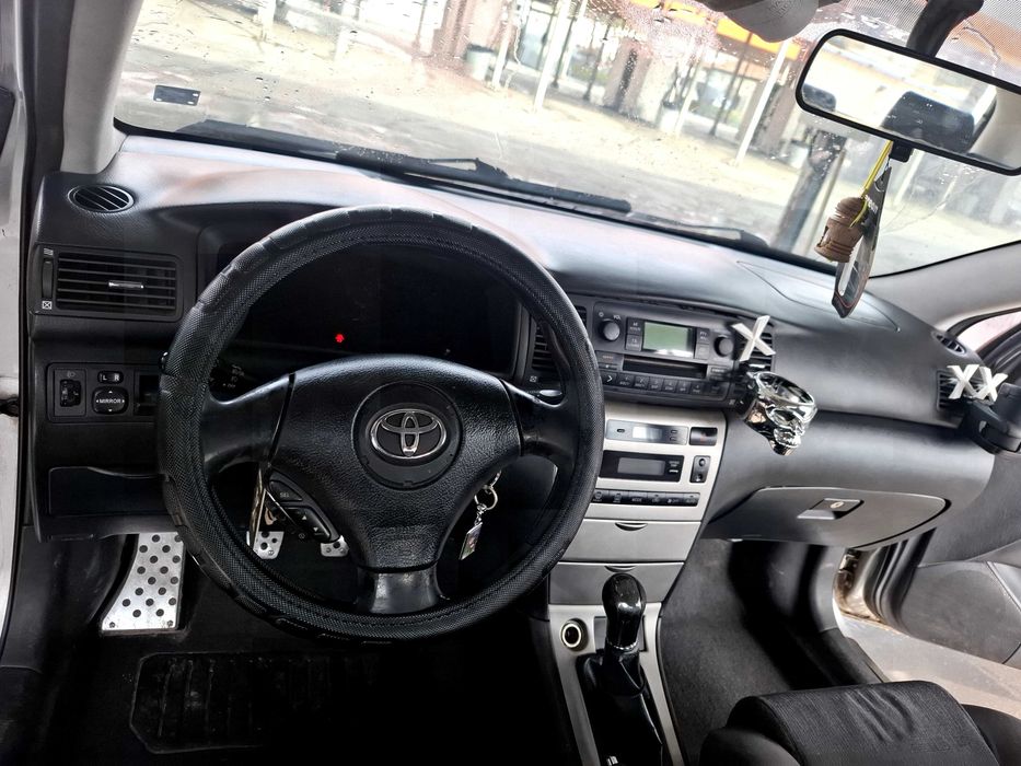Toyota korolla автомобил