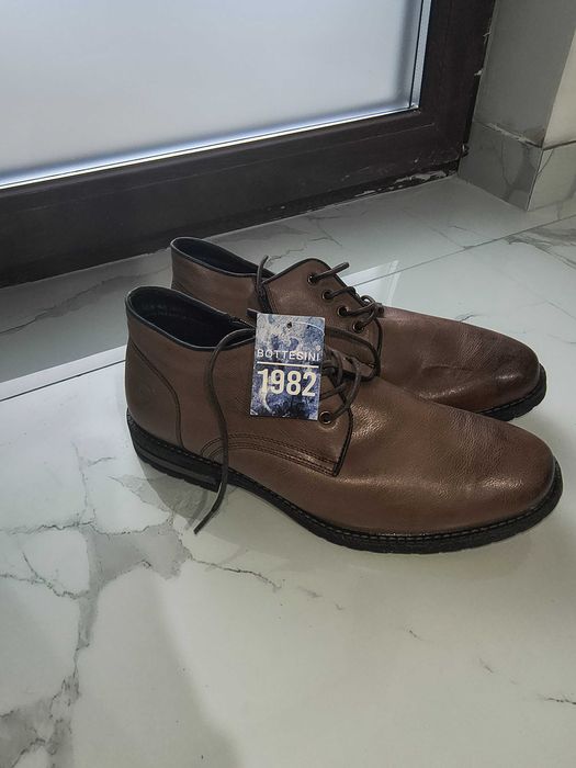 Vând ghete bărbătești!