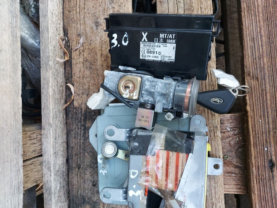 Компютер двигателя Subaru Outback EZ30.