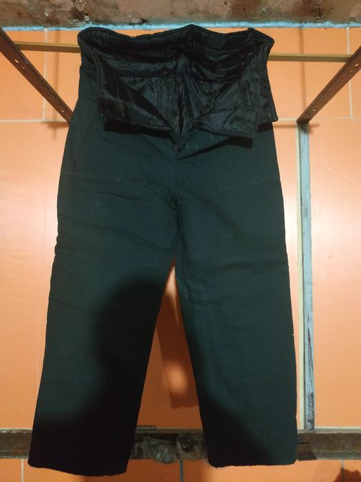 Камуфляж и утеплённые штаны.