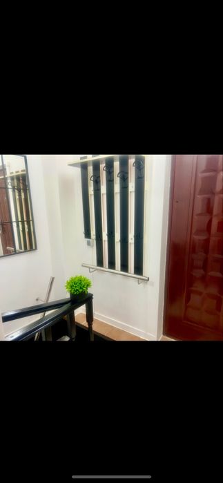 Garsoniera PARTER in spatele mallului , cu demisol, mobilat si utilat