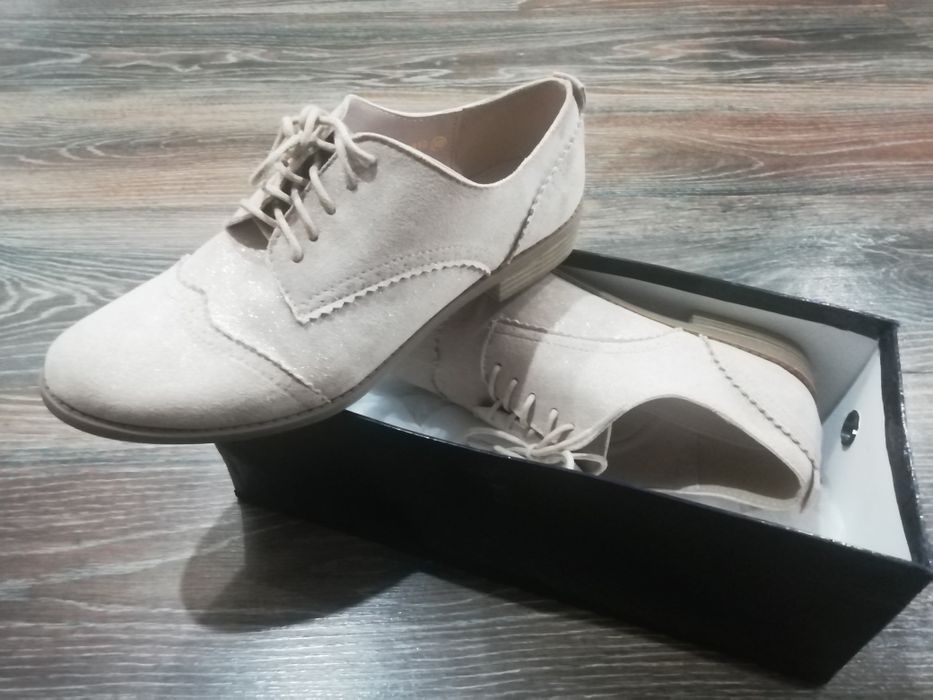 Продам женскую обувь