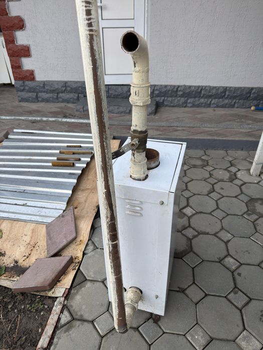 Продам котел отопительный водогрейный