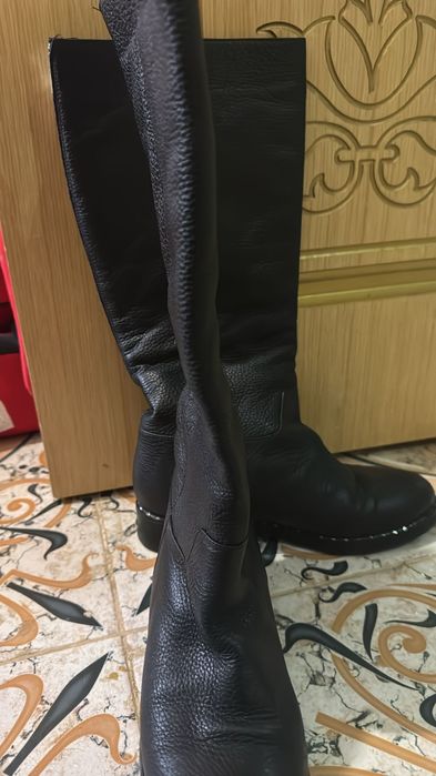 Таза былғарыдан етік сатылады.