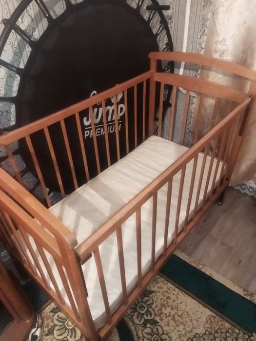 Продам манежку кровать и коляску