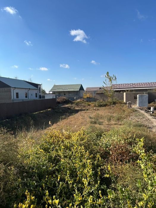 Ховли жой сотилади анжирчида