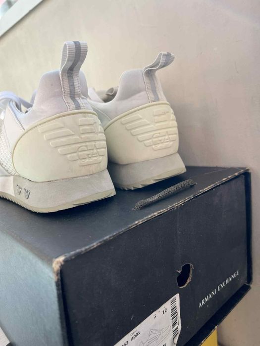 Бели маратонки ЕА7