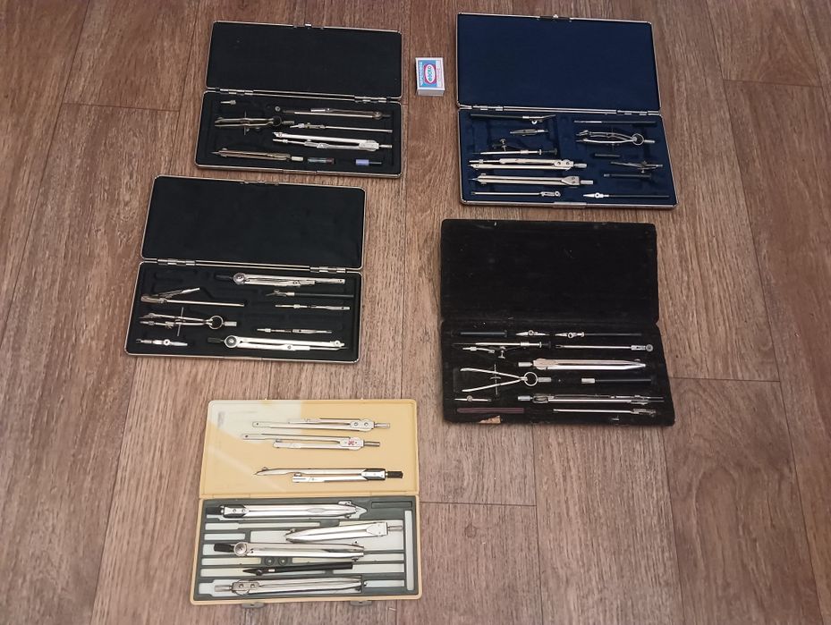 Продам готовальни.