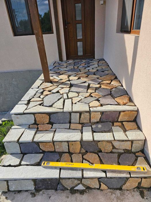 Piatră naturală cu montaj profesional inclus