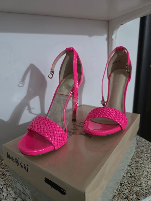 Sandale si pantofi cu toc mărimea 37,folosite doar o dată,