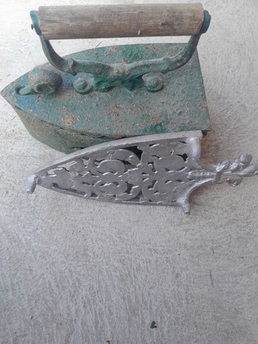 Fier de călcat cu suport