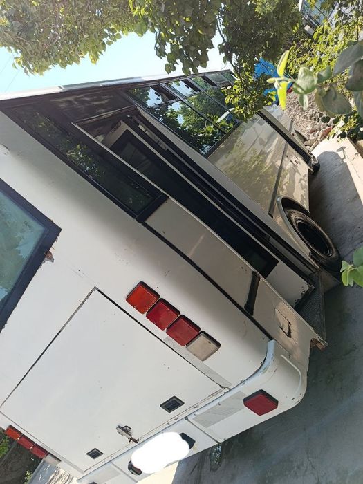 Isuzu avtobus sotiladi yaxshi xolatda