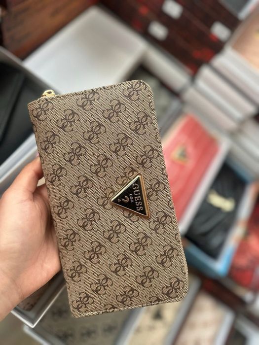 Дамски портмонета GUESS