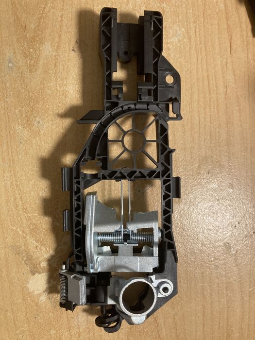 Broasca vw passat b6 usa sofer