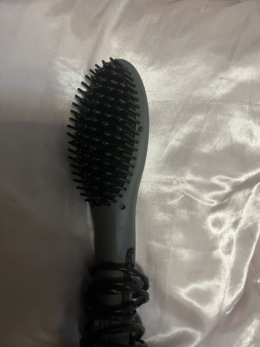 Електрическа четка за изправяме на коса